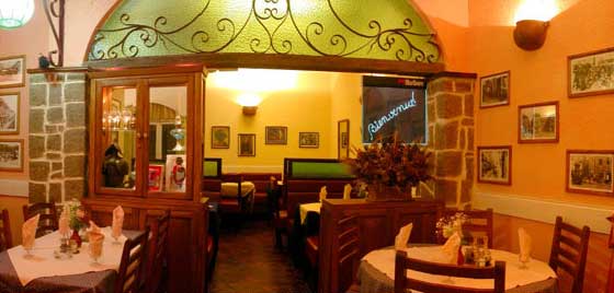 Der VIP Salon. Chalet des roses, hotel, Antananarivo, Madagascar, tana, analakely, pizzeria, pizza, italia, cafe, caffe, bar, cucina italiana restaurant, hotel, italien ristorante, albergo, italiano,